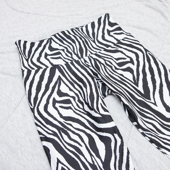 Onzie High Rise Legging Zebra Stripe - Picture 8 of 9